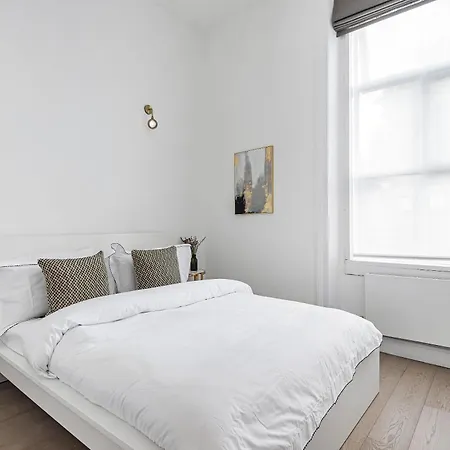Lady On The Lane- 2 Bed Primrose Hill * London