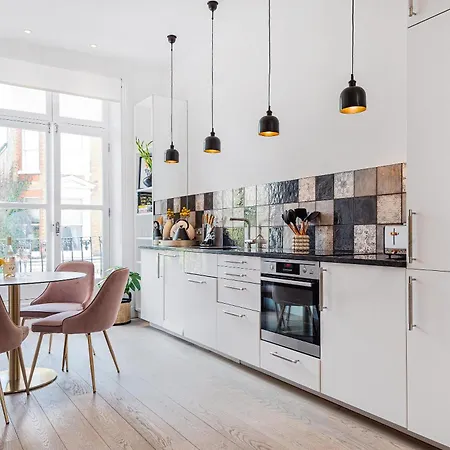 Lady On The Lane- 2 Bed Primrose Hill