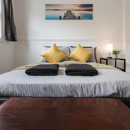 Trendy 2bed Flat Bethnal London