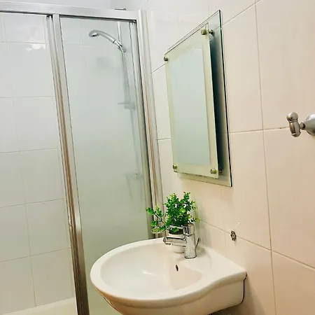 Ensuite Family In Stratford Londra