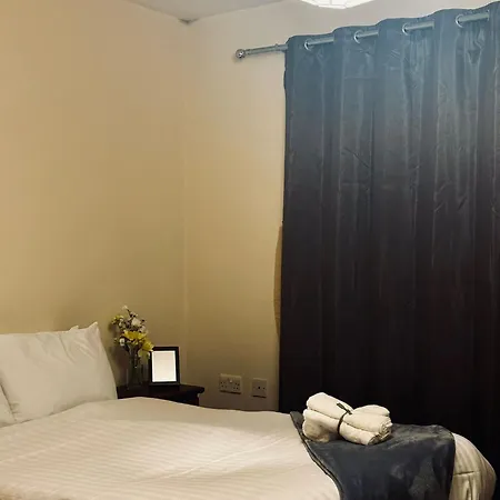 Ensuite Family In Stratford
