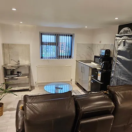 Riverview, Stylish Non Smoking Loft Ensuite 4 Rent Apartment Erith