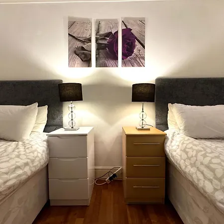 Lovely 2 Bedroom By Wild * London