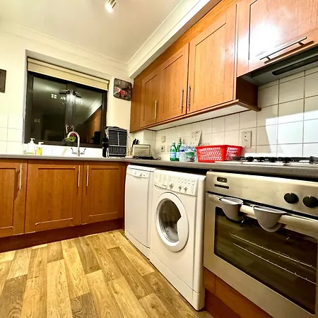 Apartment Lovely 2 Bedroom By Wild *
