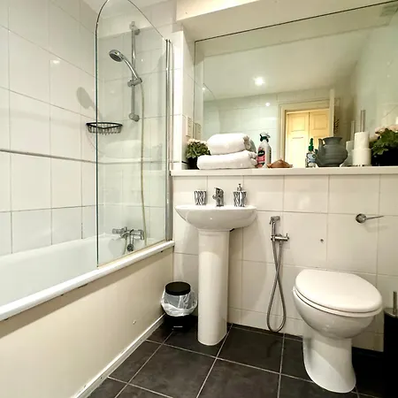 Lovely 2 Bedroom By Wild * London