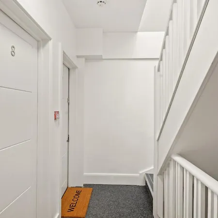 Apartment Modern One And Two Bed London