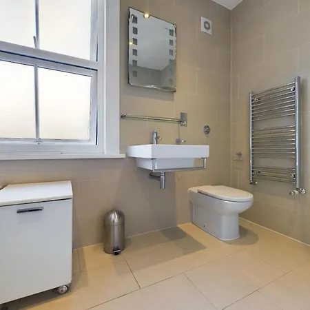 Luxury 4-bedroom Modern Flat In Steps From Station, Sleeps 9 In Style! Lägenhet *