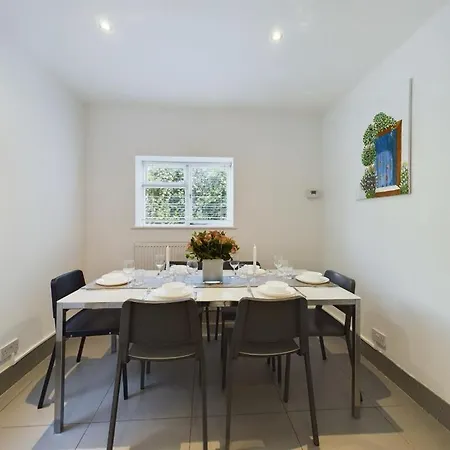 Lägenhet Luxury 4-bedroom Modern Flat In Steps From Station, Sleeps 9 In Style! London