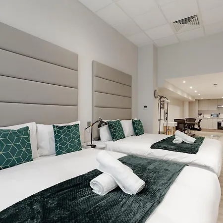 Hyde Park Apartment *