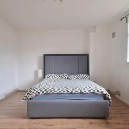 Guest house Ritz Place 2 Northolt (Greater London)