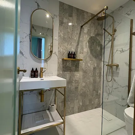 Ellen Kensington 5*