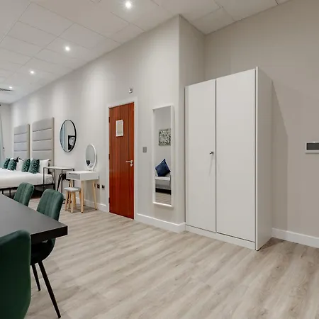 Hyde Park Apartment *
