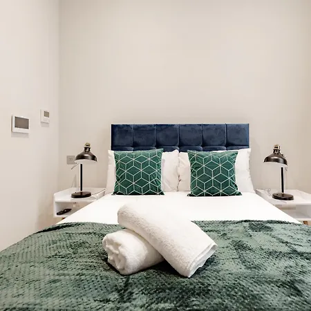 Hyde Park Apartment *