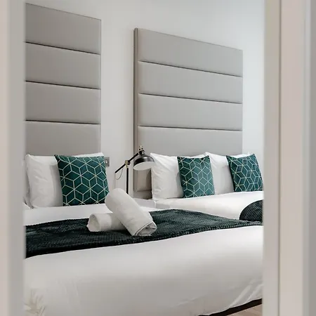 Hyde Park Apartment *