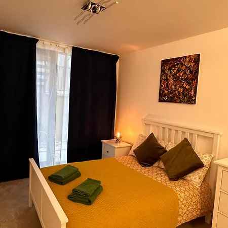 Aya's Snaresbrook Apartment London