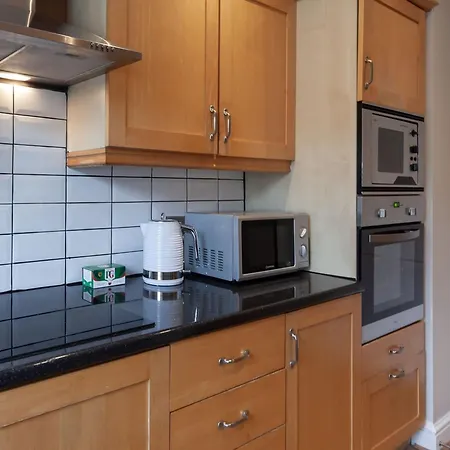 Spacious And Bright 2 Bed Tower Bridge Apartment London