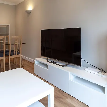 Spacious And Bright 2 Bed Tower Bridge Apartment *