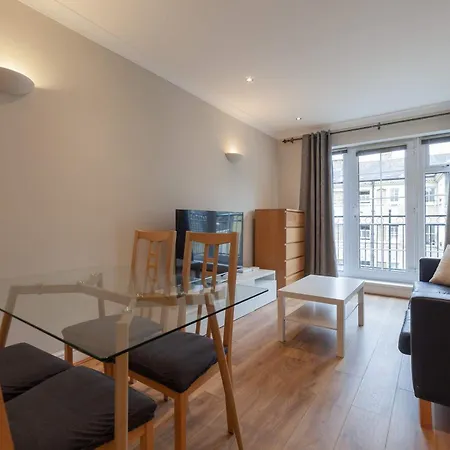 Spacious And Bright 2 Bed Tower Bridge London