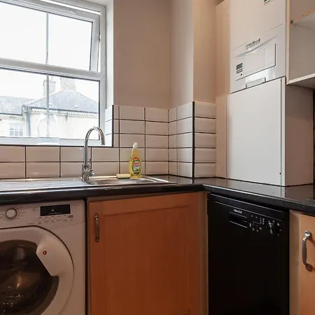Spacious And Bright 2 Bed Tower Bridge Apartment