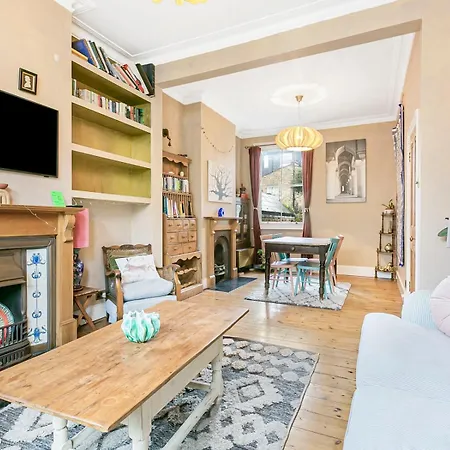 Pass The Keys Snuggy In The Heart Of Chiswick * London