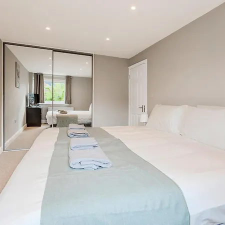 Holiday home Battersea Spacious Perfect For Family And Groups With Free Parking Sleep 8
