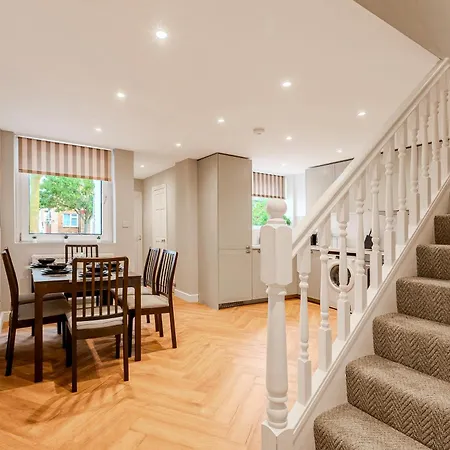 Holiday home Battersea Spacious Perfect For Family And Groups With Free Parking Sleep 8 *