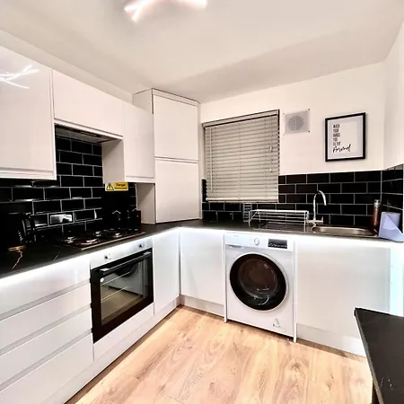 Apartment Flat - Good Access To And More! *