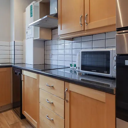 Spacious And Bright 2 Bed Tower Bridge Apartment