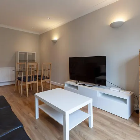 Spacious And Bright 2 Bed Tower Bridge London