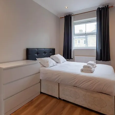 Spacious And Bright 2 Bed Tower Bridge * London