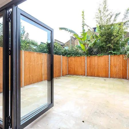 Battersea Spacious Perfect For Family And Groups With Free Parking Sleep 8