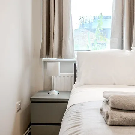 Battersea Spacious Perfect For Family And Groups With Free Parking Sleep 8 Holiday home