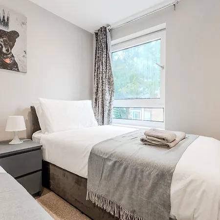 Holiday home Battersea Spacious Perfect For Family And Groups With Free Parking Sleep 8 London