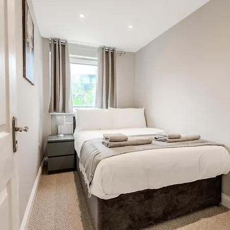 Battersea Spacious Perfect For Family And Groups With Free Parking Sleep 8 London