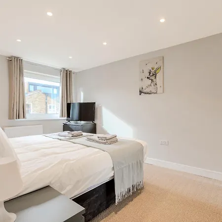 Battersea Spacious Perfect For Family And Groups With Free Parking Sleep 8 Holiday home