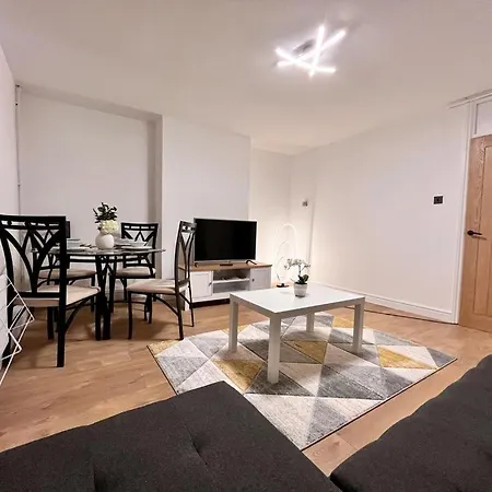 Flat - Good Access To And More! Apartment
