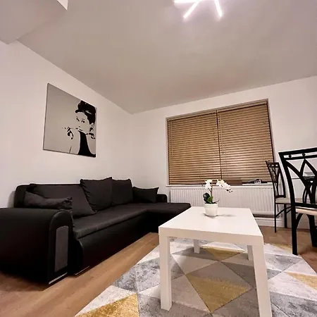 Apartment Flat - Good Access To And More! *