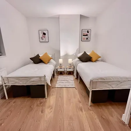 Apartment Flat - Good Access To And More! London