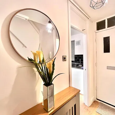 Flat - Good Access To And More! *