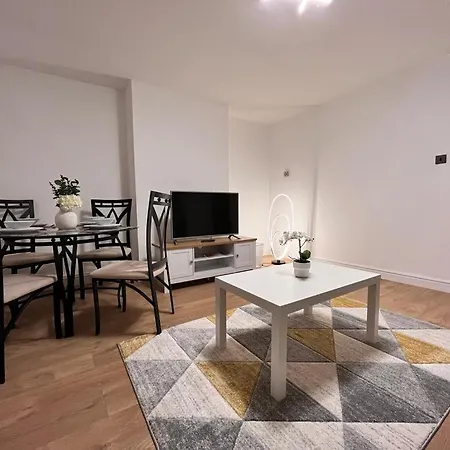 Flat - Good Access To And More! * Londres