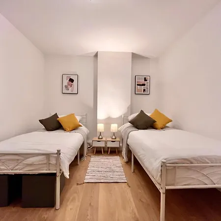 Apartment Flat - Good Access To And More! London