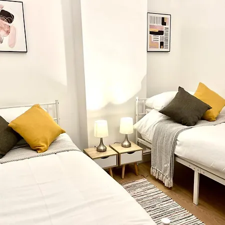 Apartment Flat - Good Access To And More! London