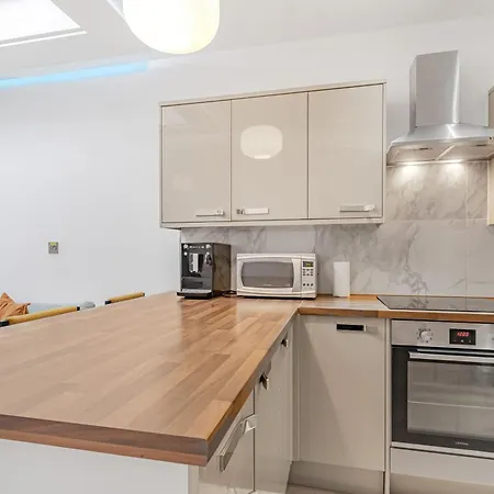 Stylish Modern By Livestay Short Lets & Serviced Nw6