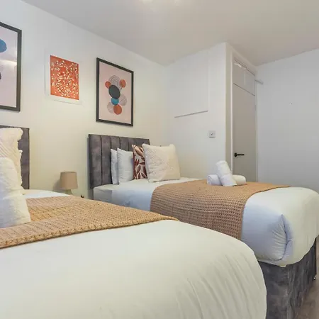 Fulham Serviced Apartment, Sleeps 6 Wifi Parking