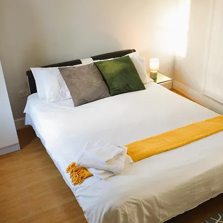 Gorgeous Studio * London