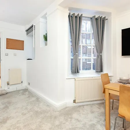 Beautiful 3 Bedroom Flat In Scott Ellis Gardens Apartment *