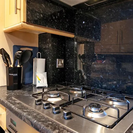 Beautiful 3 Bedroom Flat In Scott Ellis Gardens * London