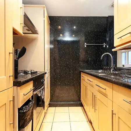 Beautiful 3 Bedroom Flat In Scott Ellis Gardens * London