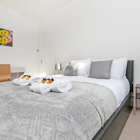 Apartment Beautiful 3 Bedroom Flat In Scott Ellis Gardens London