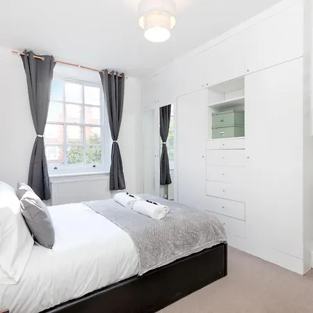 Beautiful 3 Bedroom Flat In Scott Ellis Gardens * London